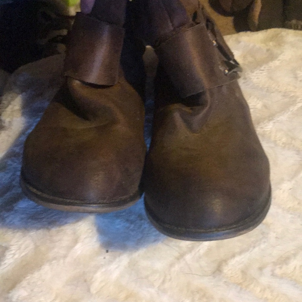 Shoes - Picture 7 of 9